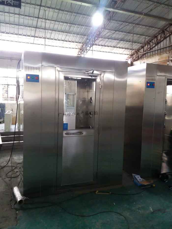 風淋室應配備高效過濾器，確保過濾效率達到行業要求。