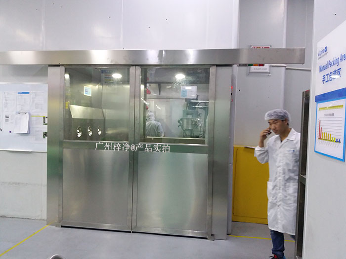 自動平開門風淋室的價格與其尺寸和容量直接相關