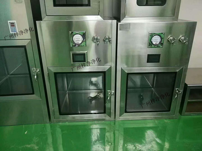 層流傳遞窗適用于需要隔離不同潔凈度級別的房間，如潔凈室與普通房間之間的連接、不同潔凈度級別潔凈室之間的連接等。