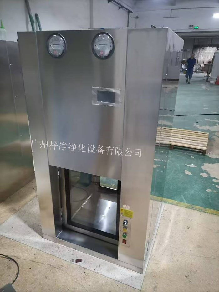 傳遞窗是一種用于潔凈室內部或潔凈室與外界之間傳遞物品的設備，可以防止外部污染進入潔凈室。