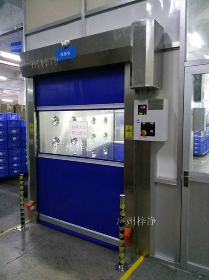  風(fēng)淋室選用什么樣快速卷簾門比較好？